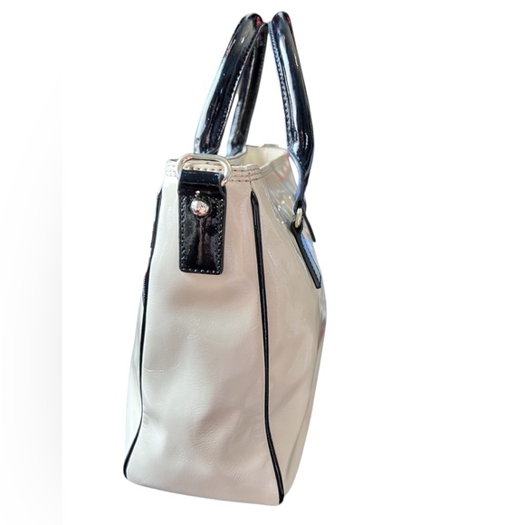 Kate Spade - Goldie Primrose Hill Patent Doe/Black - Picture 2 of 6